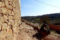 Parets de pedra seca a la casa de l´Estany.