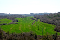 Camps de cereals i el santuari del Miracle.