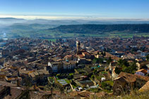 Vistes sobre Berga des del carrer Pinsania.