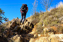 El camí de pujada s´enfila dret.