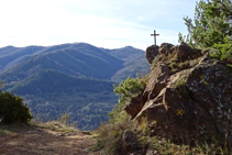 Vistes a migjorn des del coll de la Creu de Can Civat.