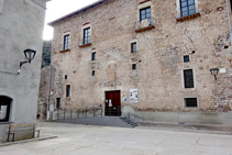 Plaça del Mercadal a Gerri de la Sal.