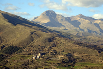 Vistes del poble d´Enviny i dels cims del Montsent de Pallars i del Montorroio.