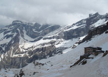 En arribar al coll s´obre davant nostre l´impressionant circ de Gavarnie.