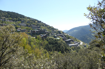 Vista a Aixirivall des del camí de la Solana.