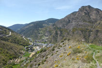 Sant Julià de Lòria i serra del Vedat des de Sant Serni.