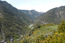 Vall d´Os de Civís i l´ermita de Sant Martí.