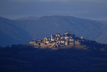 Bonic clarobscur al poble de Tornafort.