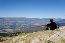 Recuperem forces tot gaudint de les vistes de la Cerdanya abans d´emprendre la baixada.