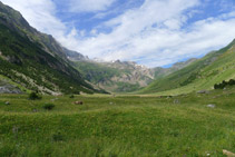 El circ d´Otal i la serra de Tendeñera al fons.