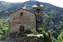 Església parroquial de Sant Vicenç, a la part alta de Capdella.