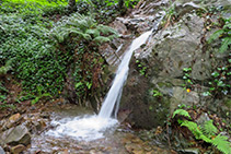 Riera de Vallforners, al costat de l’aparcament.