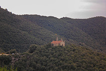 Vistes a l’ermita de Sant Salvador de Terrades.