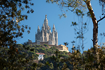 Vistes al Temple Expiatori del Sagrat Cor del Tibidabo.