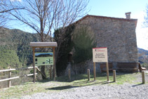 Ecomuseu de Sant Joan de l´Avellanet i panell informatiu.