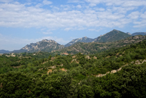 La serra de Queralt i els Rasos de Peguera.