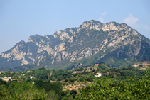 La serra de Queralt i el santuari.