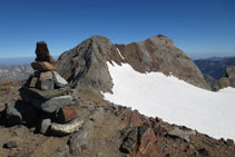 Pic de Cerbillona amb unes vistes impressionants cap al pic Clot de la Hount i el Gran Vignemale.