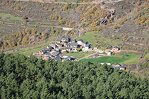 Llagunes al fons de la vall de Siarb, des del mirador de Peressella.