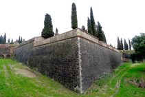 Murs exteriors del castell d´Hostalric (fora de ruta).