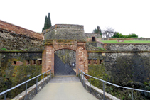 Porta d´entrada al castell (fora de ruta).