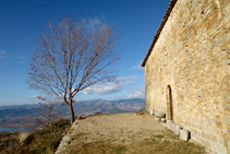 Paret S de l´ermita on hi trobem la porta d´entrada.