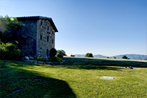 La casa pairal de l´Avenc, restaurada amb dedicació per la Belinda Parris, el seu marit en Joaquim Abey, i el seu germà Matthew Parris, els propietaris de l´Avenc de Tavertet.