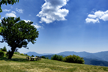 Vistes des del jardí de l´Avenc de Tavertet.